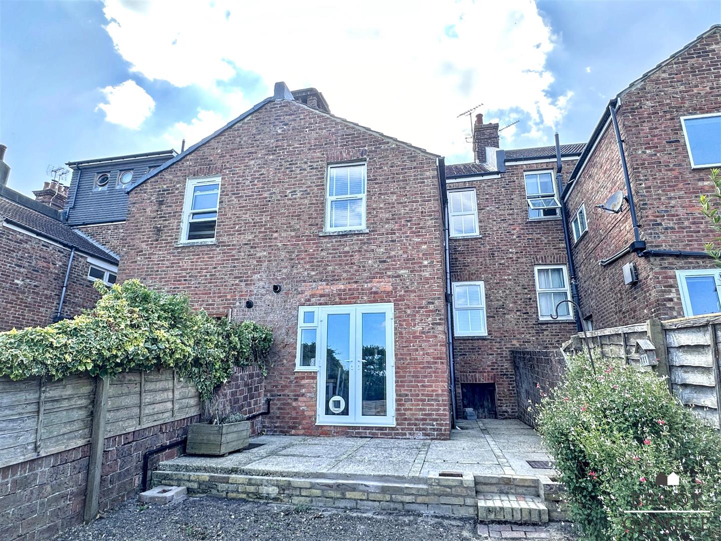 3 Bedroom House. Hurst Road in Eastbourne,  19